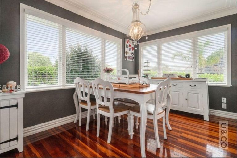 Photo of property in 94 Colwill Road, Massey, Auckland, 0614