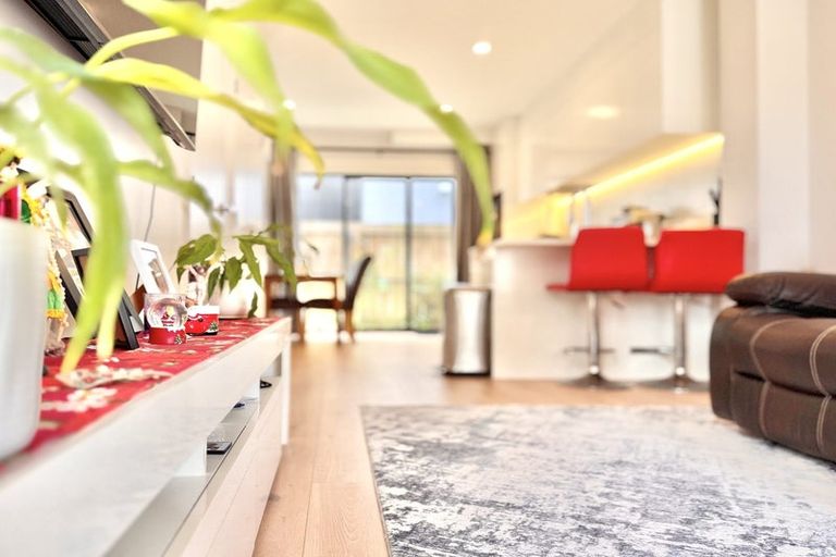 Photo of property in 1/28 Smythe Road, Henderson, Auckland, 0612