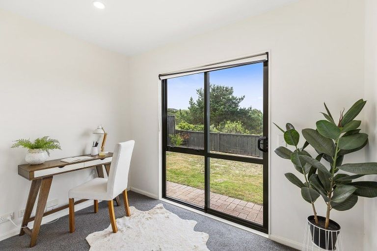 Photo of property in 11 Waterhouse Drive, Brooklyn, Wellington, 6021