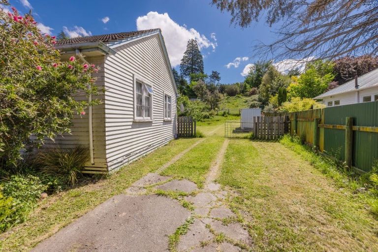 Photo of property in 18 Great North Road, Waipawa, 4210