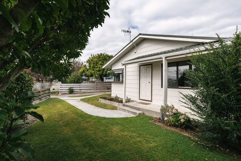 Photo of property in 38 Peppertree Glade, Kelvin Grove, Palmerston North, 4414