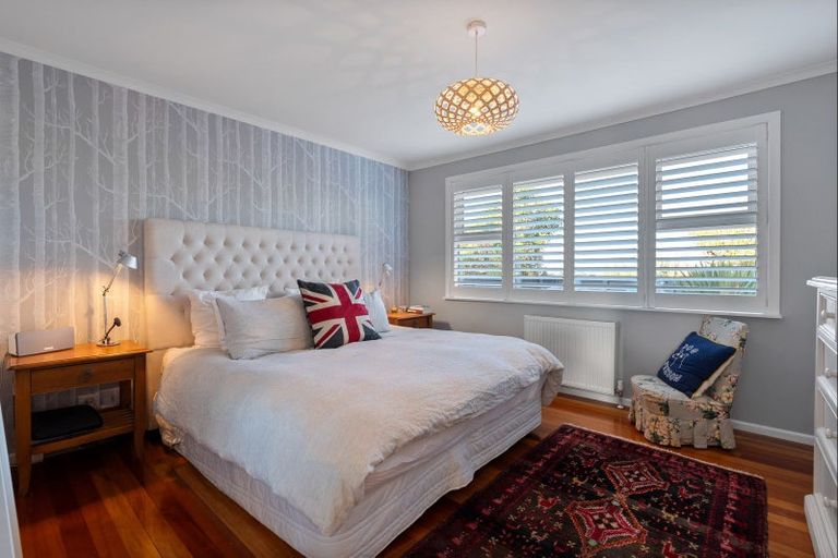 Photo of property in 16 Doris Gordon Crescent, Crofton Downs, Wellington, 6035