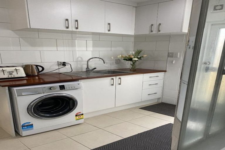 Photo of property in 2/45 Girrahween Drive, Totara Vale, Auckland, 0629