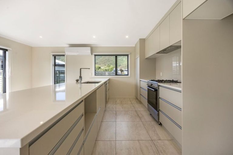 Photo of property in 13 Henrietta Maxwell Grove, Wainuiomata, Lower Hutt, 5014