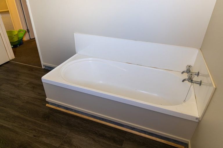 Photo of property in 2 Scotts Field Drive, Takanini, 2112