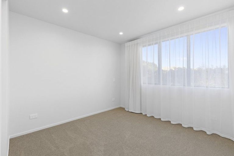 Photo of property in 32 Turtleback Avenue, Whitby, 5024