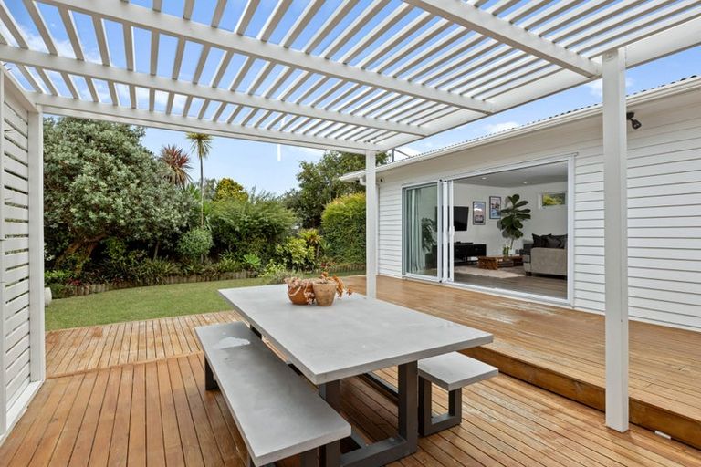 Photo of property in 11 Brennan Avenue, Te Atatu Peninsula, Auckland, 0610