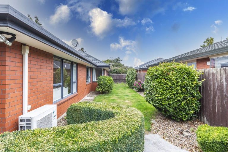 Photo of property in 129 Avonhead Road, Avonhead, Christchurch, 8042