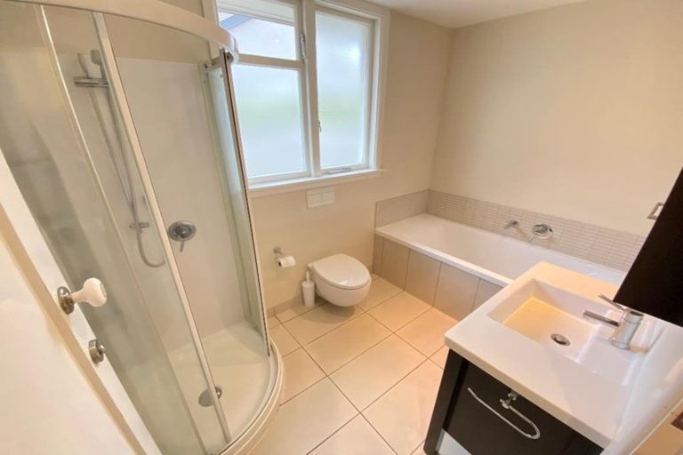 Photo of property in 17 Woodford Terrace, Ilam, Christchurch, 8053