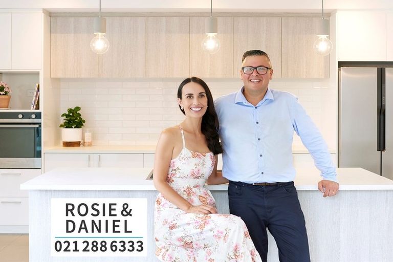 Photo of property in 17 Karamu Street, Te Atatu Peninsula, Auckland, 0610