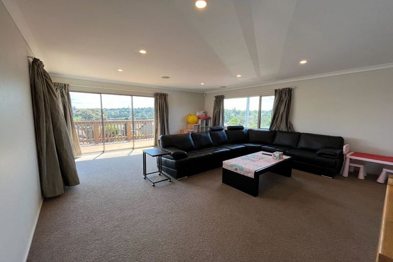 Photo of property in 2/23 Sunnyfield Crescent, Glenfield, Auckland, 0629