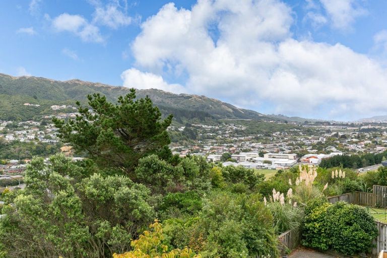 Photo of property in 116 Woodman Drive, Tawa, Wellington, 5028