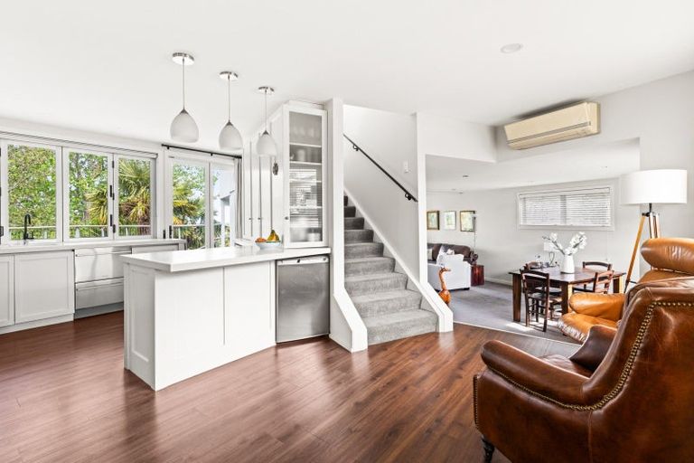 Photo of property in 33 Simla Terrace, Hospital Hill, Napier, 4110