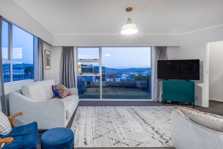 Photo of property in 2 Pennant Grove, Titahi Bay, Porirua, 5022