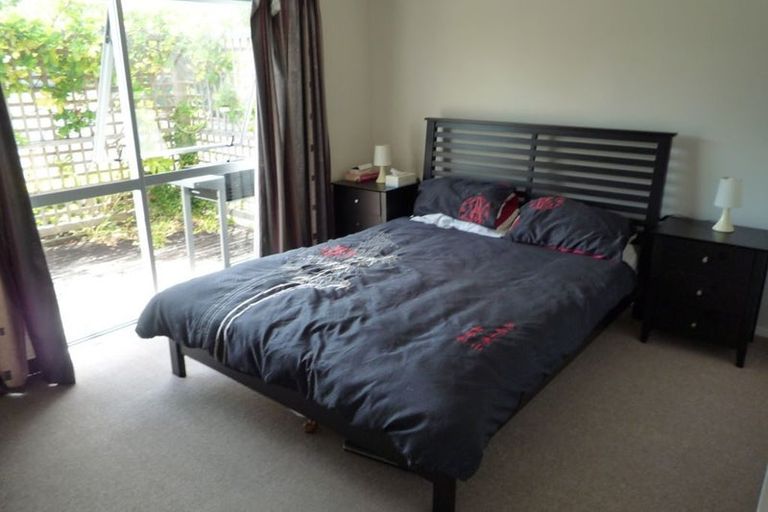 Photo of property in 71 Kemp Road, Massey, Auckland, 0614