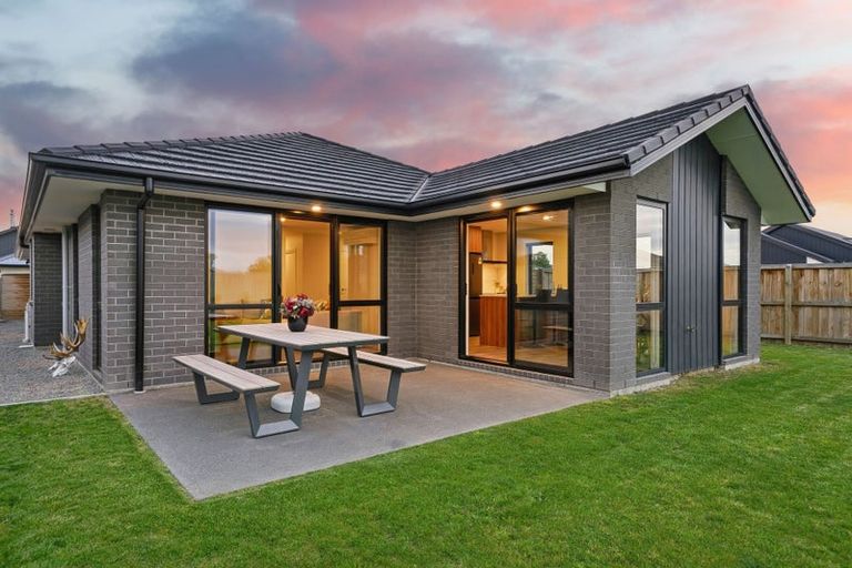 Photo of property in 2 Earl Way, Amberley, 7410