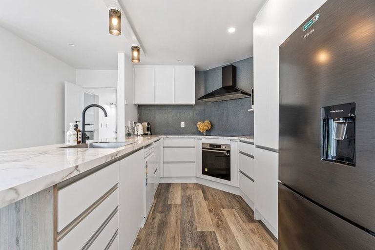 Photo of property in 121 Tauranga Place, Orewa, 0931
