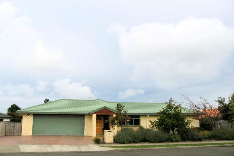 Photo of property in 4 Leigh Place, Paraparaumu Beach, Paraparaumu, 5032