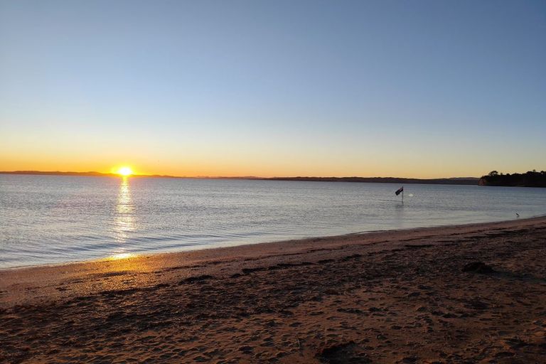 Photo of property in 20 The Esplanade, Eastern Beach, Auckland, 2012