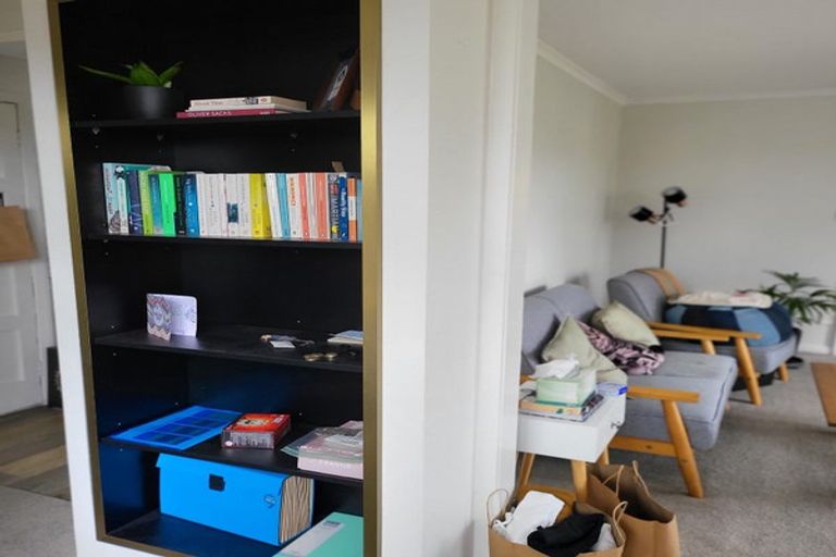 Photo of property in 12a Chapman Street, Newlands, Wellington, 6037