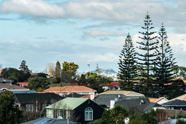 Photo of property in 380 East Coast Road, Sunnynook, Auckland, 0630