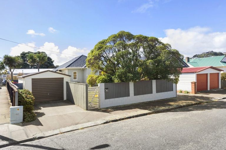 Photo of property in 14 Wayside, Miramar, Wellington, 6022