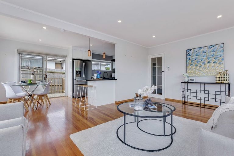 Photo of property in 13 Seabar Place, Glen Eden, Auckland, 0602