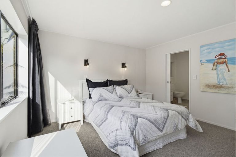 Photo of property in 74b Grand Vue Road, Kawaha Point, Rotorua, 3010