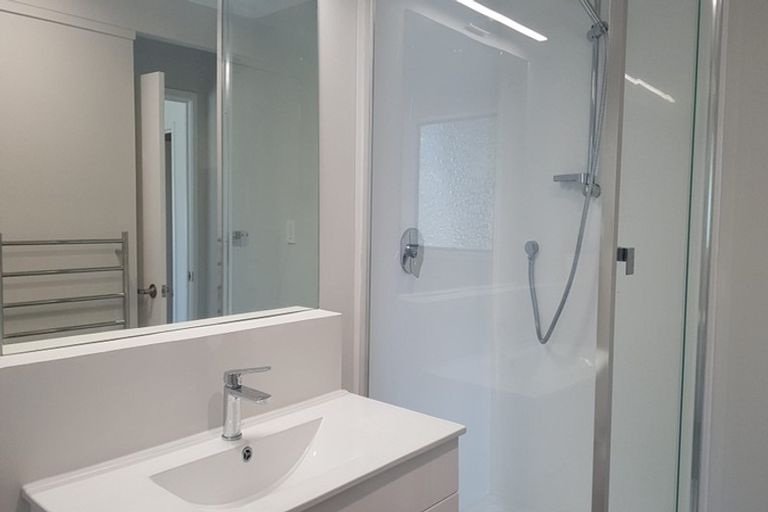 Photo of property in 14 Oaktree Avenue, Browns Bay, Auckland, 0630