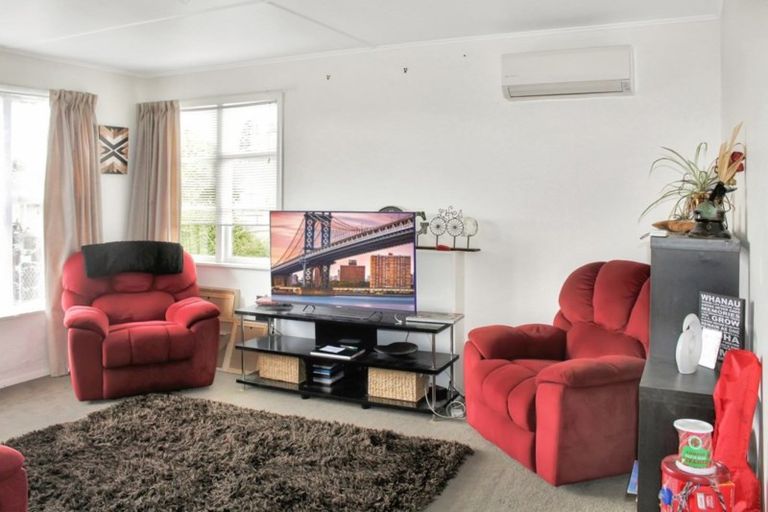 Photo of property in 16 James Street, Dannevirke, 4930