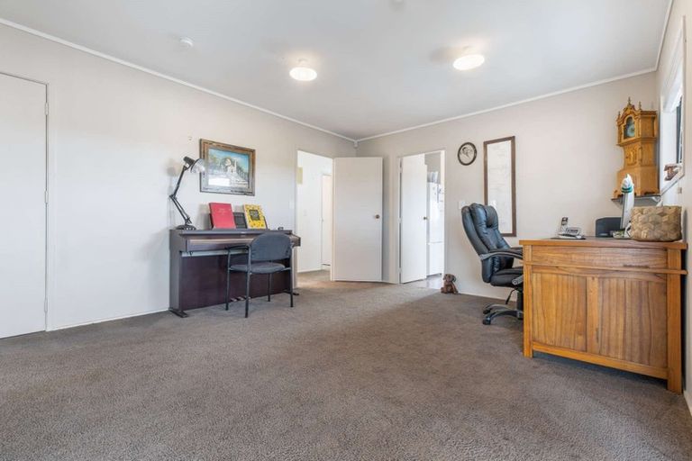 Photo of property in 21 Riverside Drive, Waiuku, 2123
