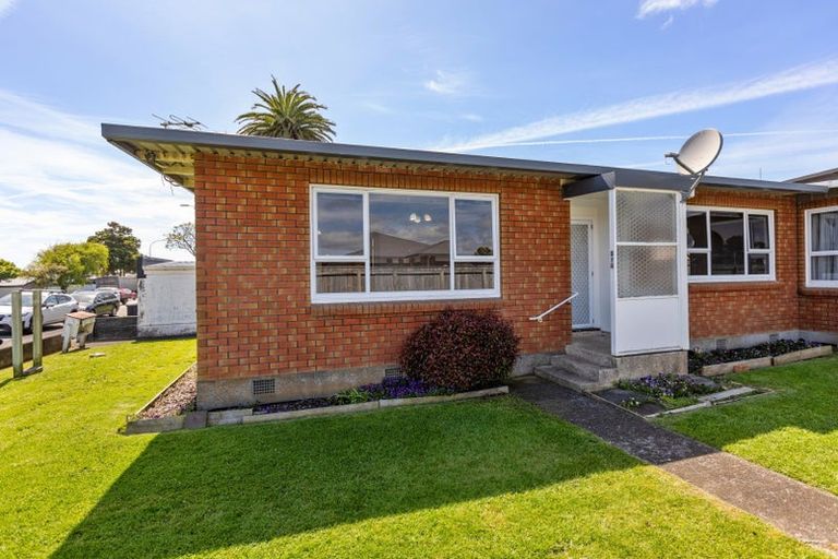 Photo of property in 1/378 Devon Street East, Strandon, New Plymouth, 4312