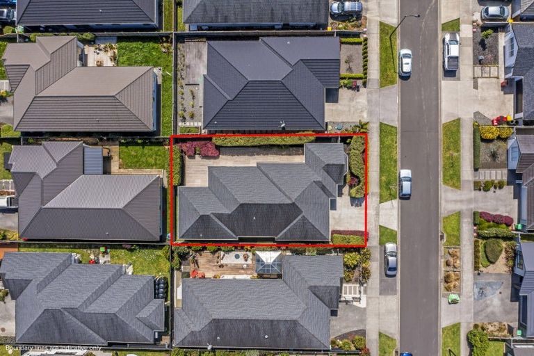 Photo of property in 8 Vinistra Road, Kumeu, 0810