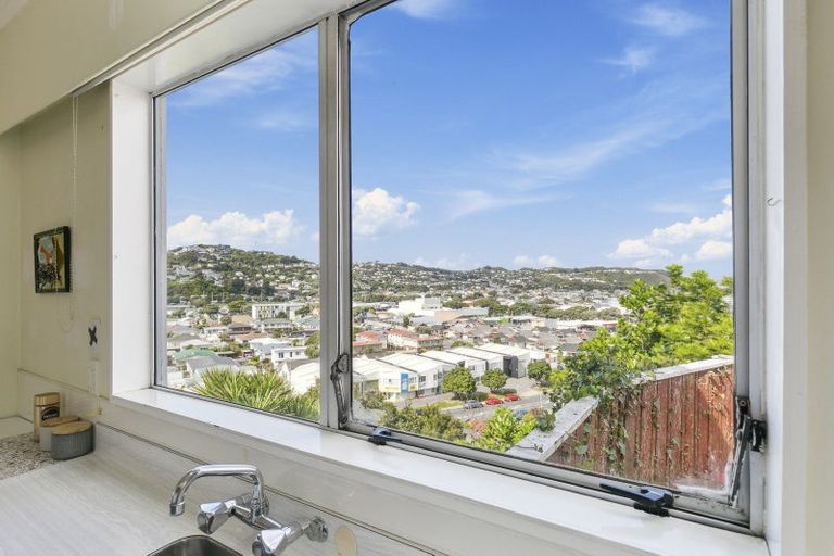 Photo of property in 46f2 Maupuia Road, Miramar, Wellington, 6022