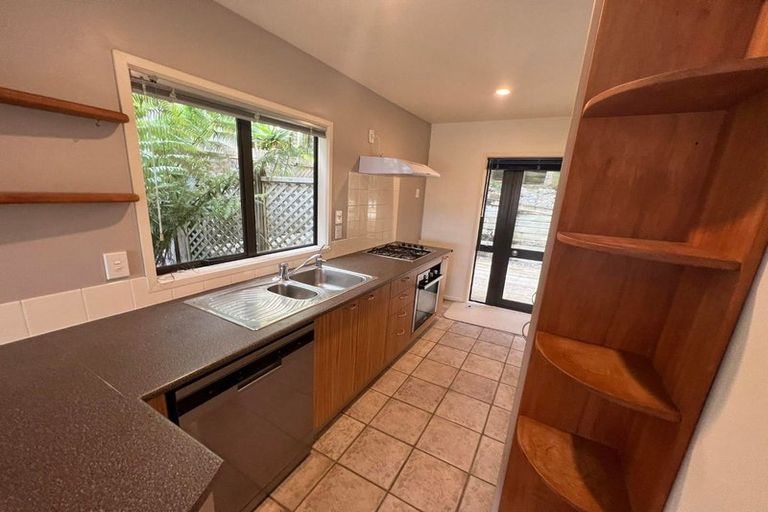 Photo of property in 4 Pannill Place, Oteha, Auckland, 0632