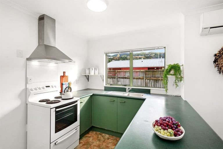 Photo of property in 13 Rawson Street, Tawa, Wellington, 5028