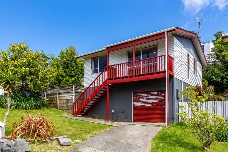 Photo of property in 8 Halyard Place, Whitby, Porirua, 5024