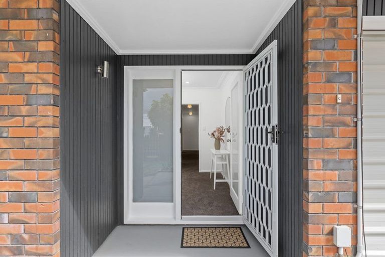 Photo of property in 1/35 Lynwood Road, New Lynn, Auckland, 0600