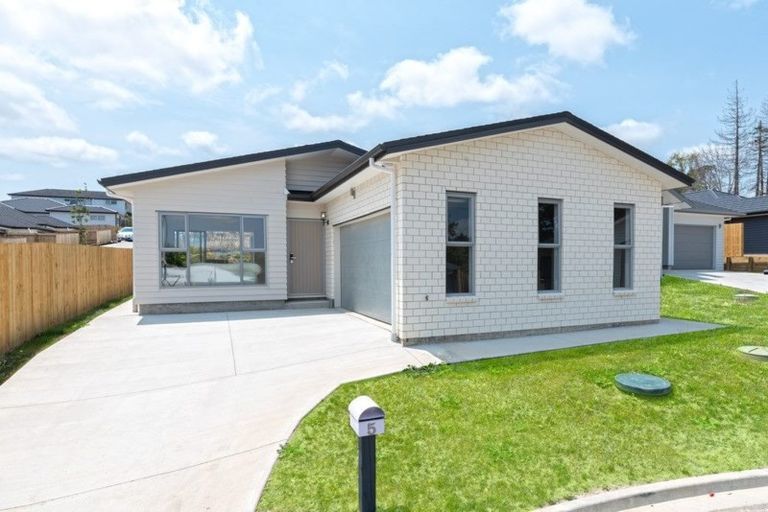 Photo of property in 5 Piccolo Court, Kumeu, 0810