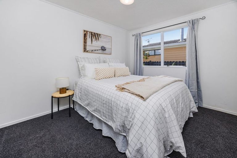 Photo of property in 1/17 Etherton Drive, Weymouth, Auckland, 2103