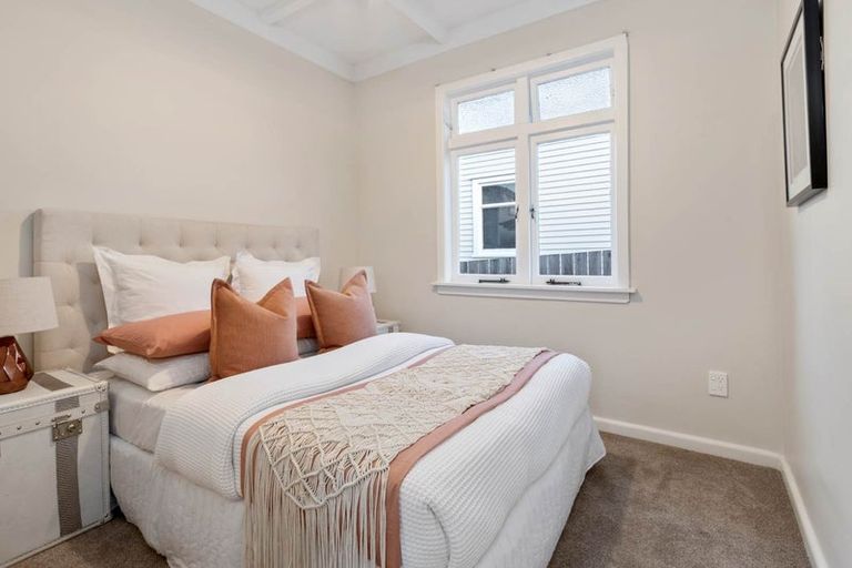 Photo of property in 60 Lake Road, Narrow Neck, Auckland, 0624