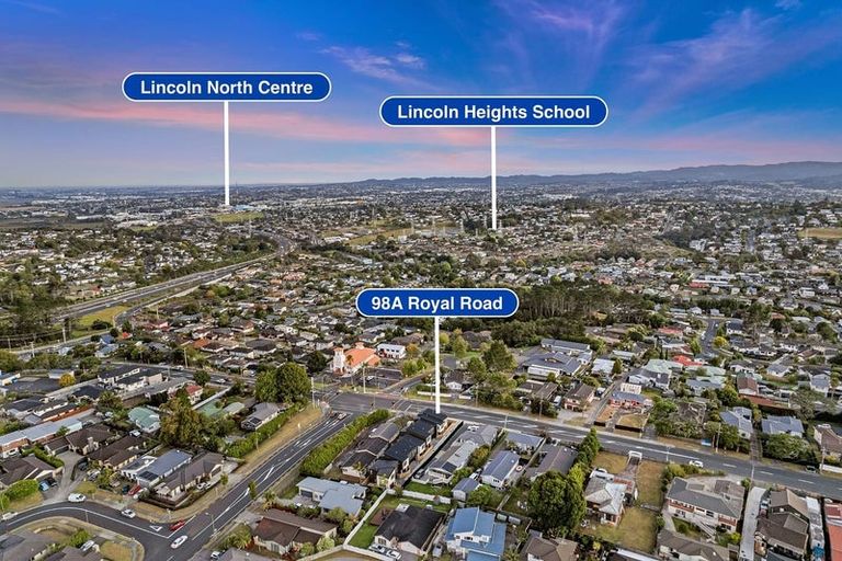 Photo of property in 98a Royal Road, Massey, Auckland, 0614