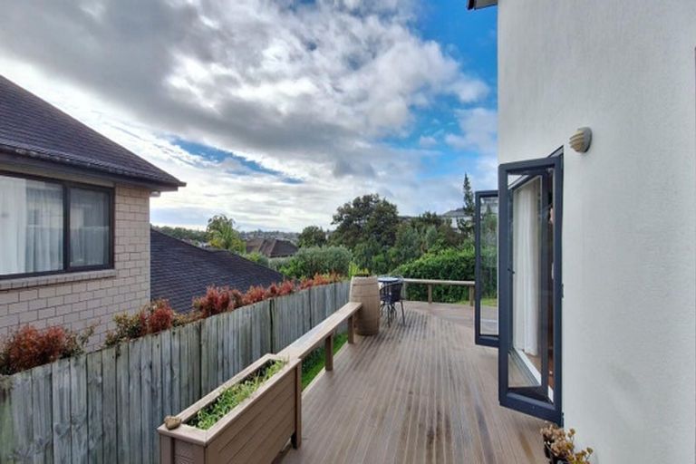 Photo of property in 34 Borneo Drive, Fairview Heights, Auckland, 0632