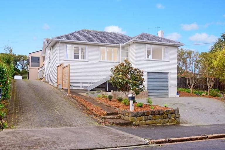 Photo of property in 18 Howard Road, Northcote, Auckland, 0627