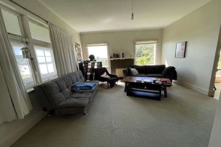 Photo of property in 1 Hungerford Road, Lyall Bay, Wellington, 6022