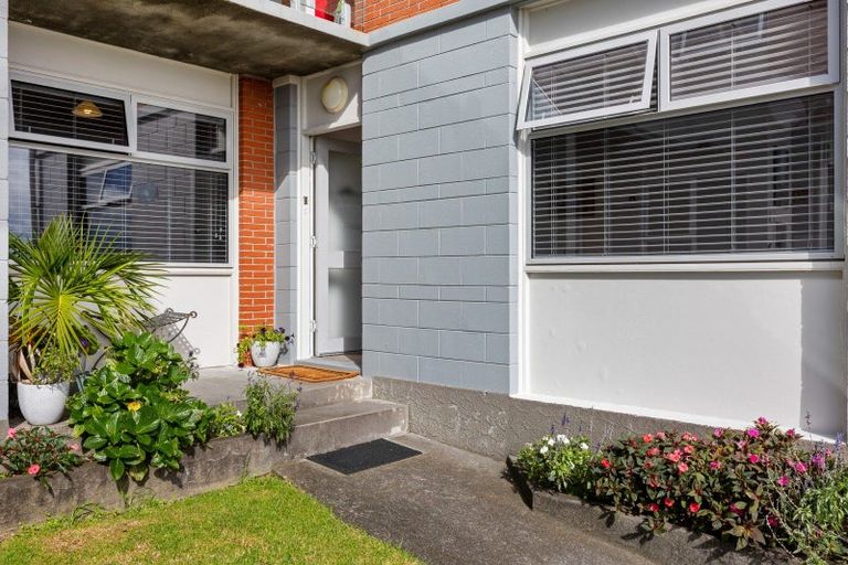 Photo of property in 14 South Road, Moturoa, New Plymouth, 4310