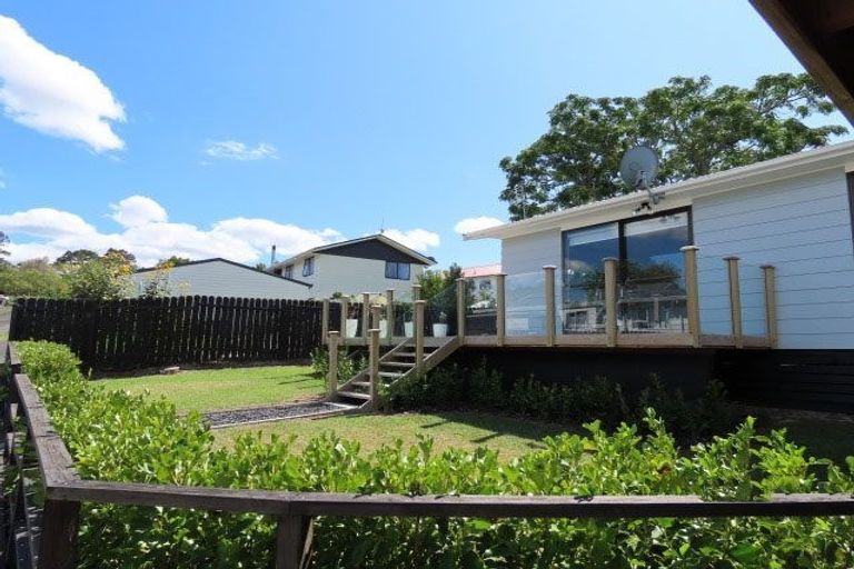 Photo of property in 1/14 Moxham Grove, Massey, Auckland, 0614
