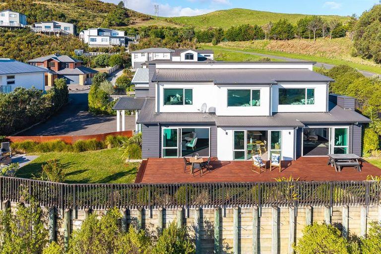 Photo of property in 26 Kilkelly Close, Tawa, Wellington, 5028