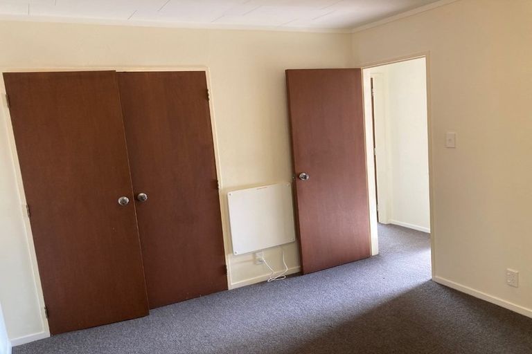 Photo of property in 35a Edgecombe Street, Newlands, Wellington, 6037