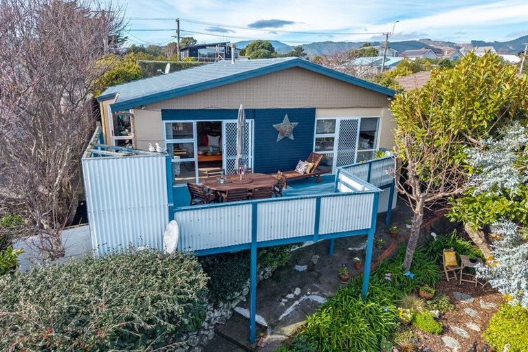 Photo of property in 33 Wharemauku Road, Raumati Beach, Paraparaumu, 5032